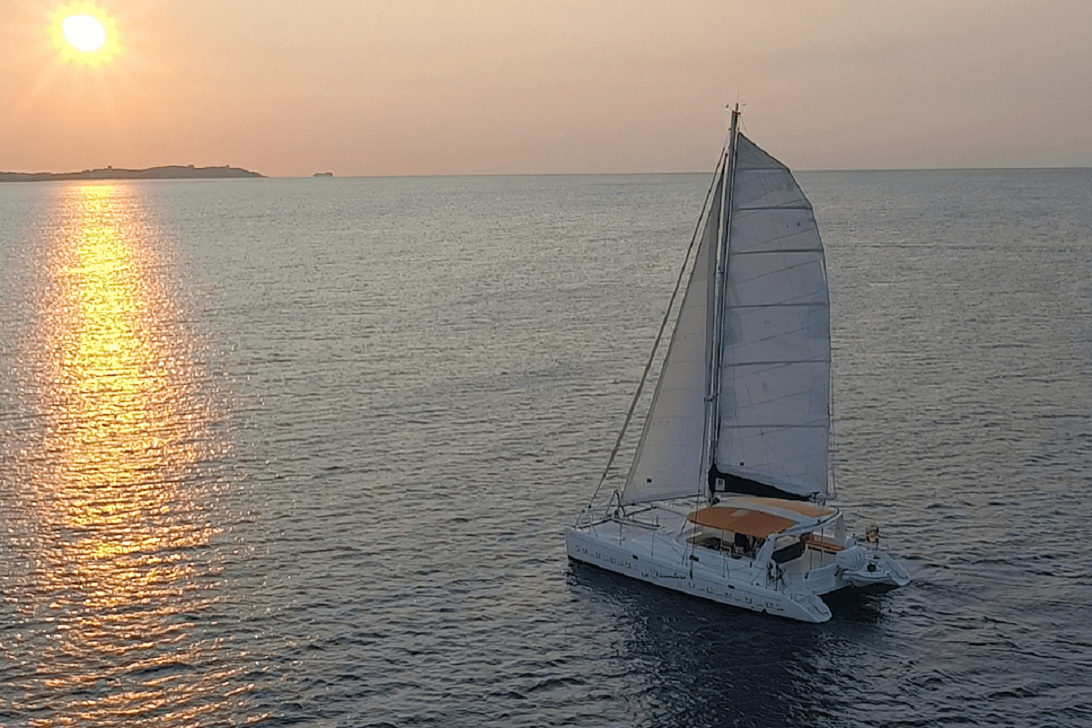 BDA Sailing Experience Excursion en catamarán en Barcelona