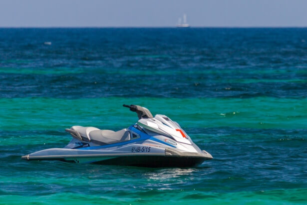 a pesar de Collar Coche Carnet moto de agua: ¿cuándo necesitamos la licencia? - BDA Sailing  Experience Blog