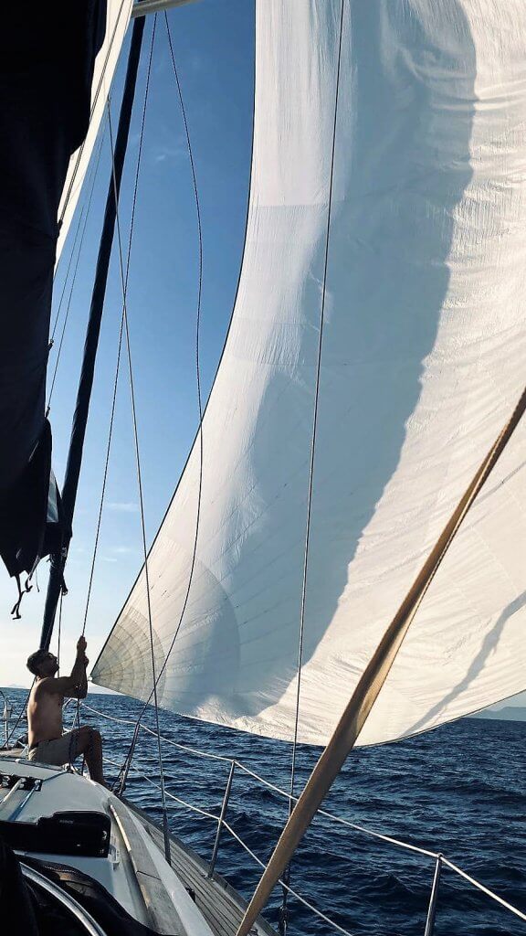 Navegación en un crucero en velero