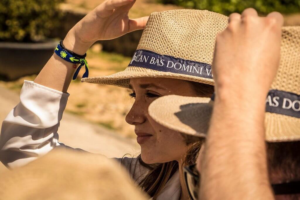 Paseo en velero y visita de viñedos y bodega de Alella