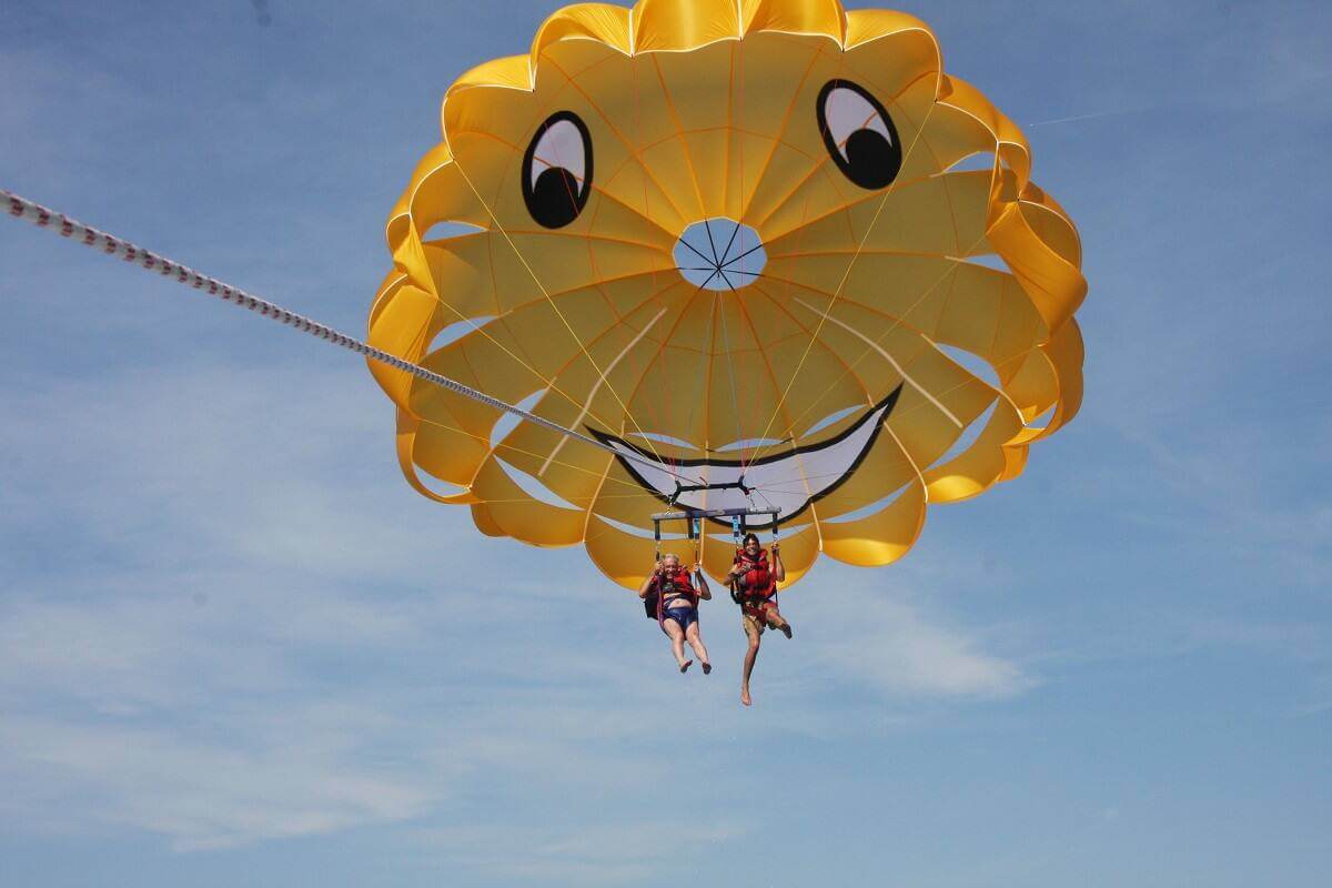 Aventura Parasailing en Barcelona. Experiencia de aventura en Barcelona