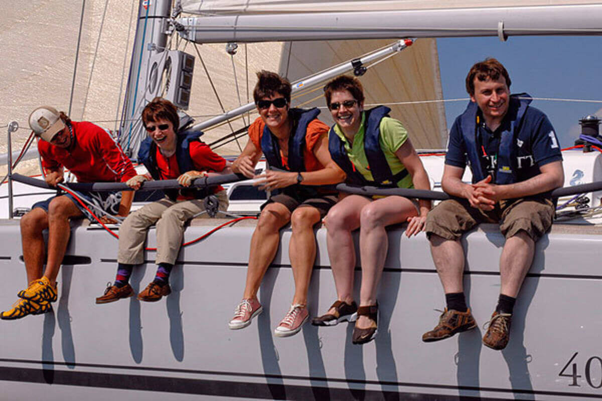 Team building a Barcelona, esdeveniments d´empresa i regates corporatives. Entrenament de regata corporativa