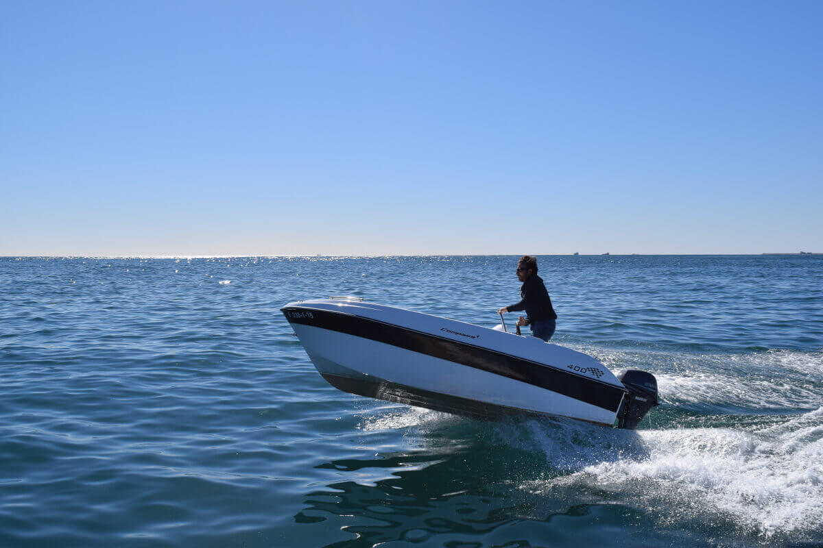 Rent unlisenced boat Compass 400 GT in Barcelona