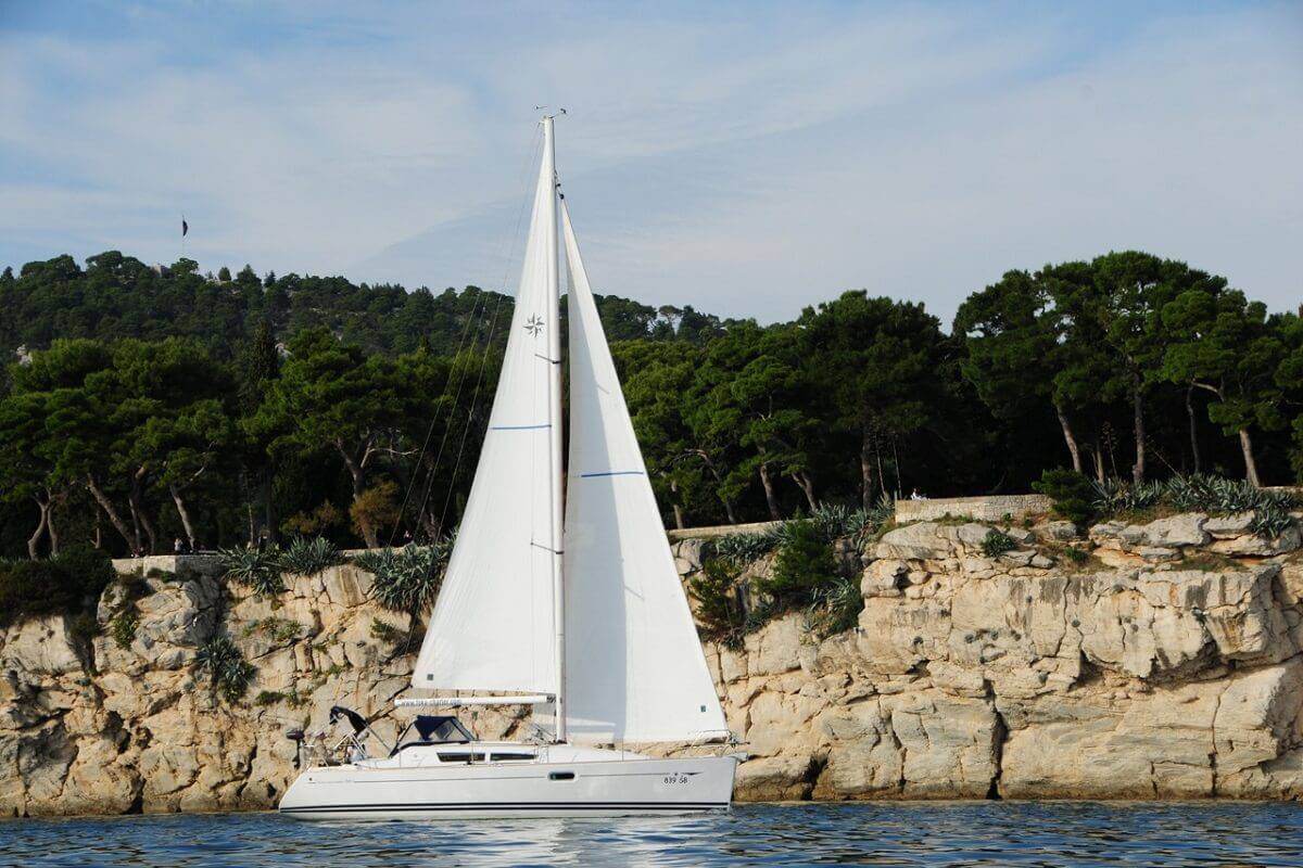  Sailboat charter Jeanneau Sun Odyssey 36I. Sailboat rental in Sant Antoni de Portmany.
Sailing Ibiza charter.