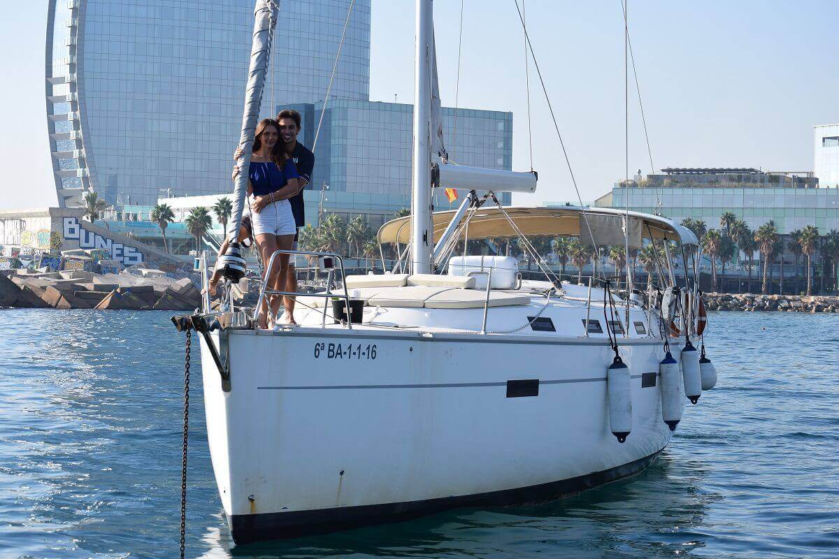 Excursión romántica en velero, paseo en velero en Barcelona