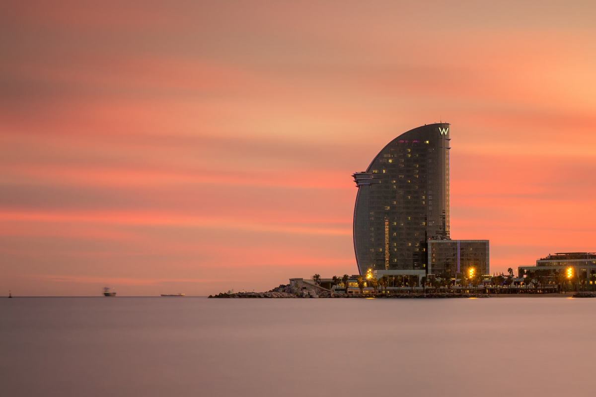 Excursión de velero al atardecer en Barcelona, Paseos en barco en Barcelona. Alquiler de barcos y veleros