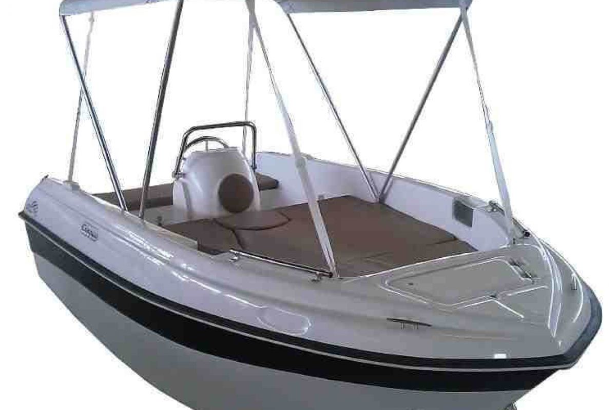 Lloguer embarcació sense llicència a Barcelona Compass 400 GT 15 CV