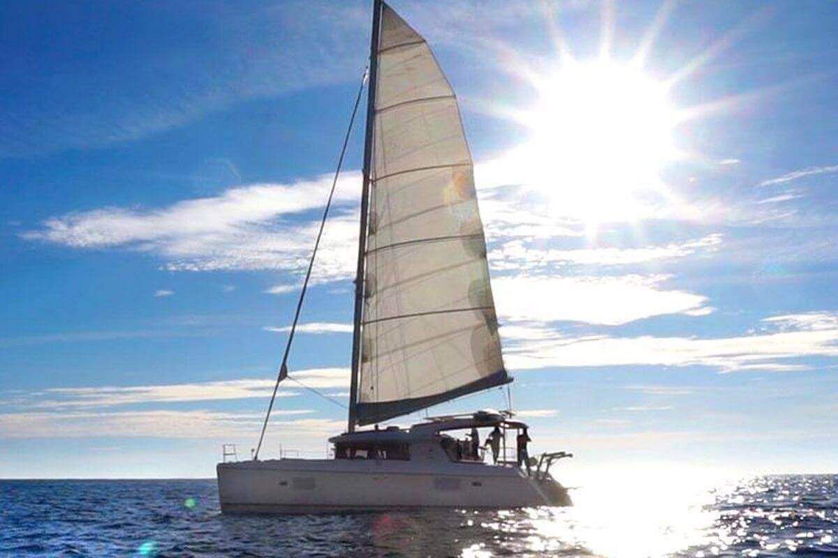 Alquiler barcos en Ibiza Lagoon 421 S3. Alquilar catamarán