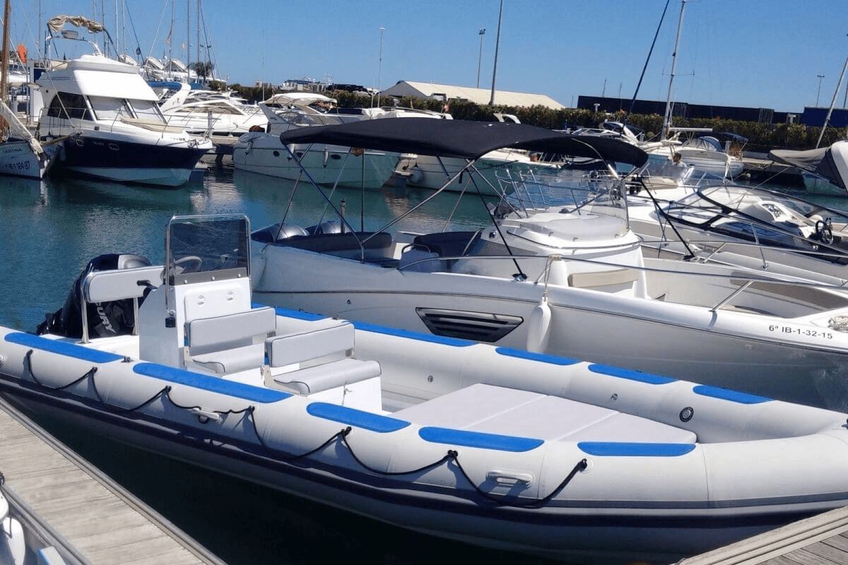 Rent Astec VD PRO 750. Boat charter in Barcelona