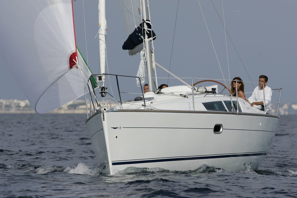 Alquiler barcos Ibiza Jeanneau Sun Odyssey 32I. Navegando