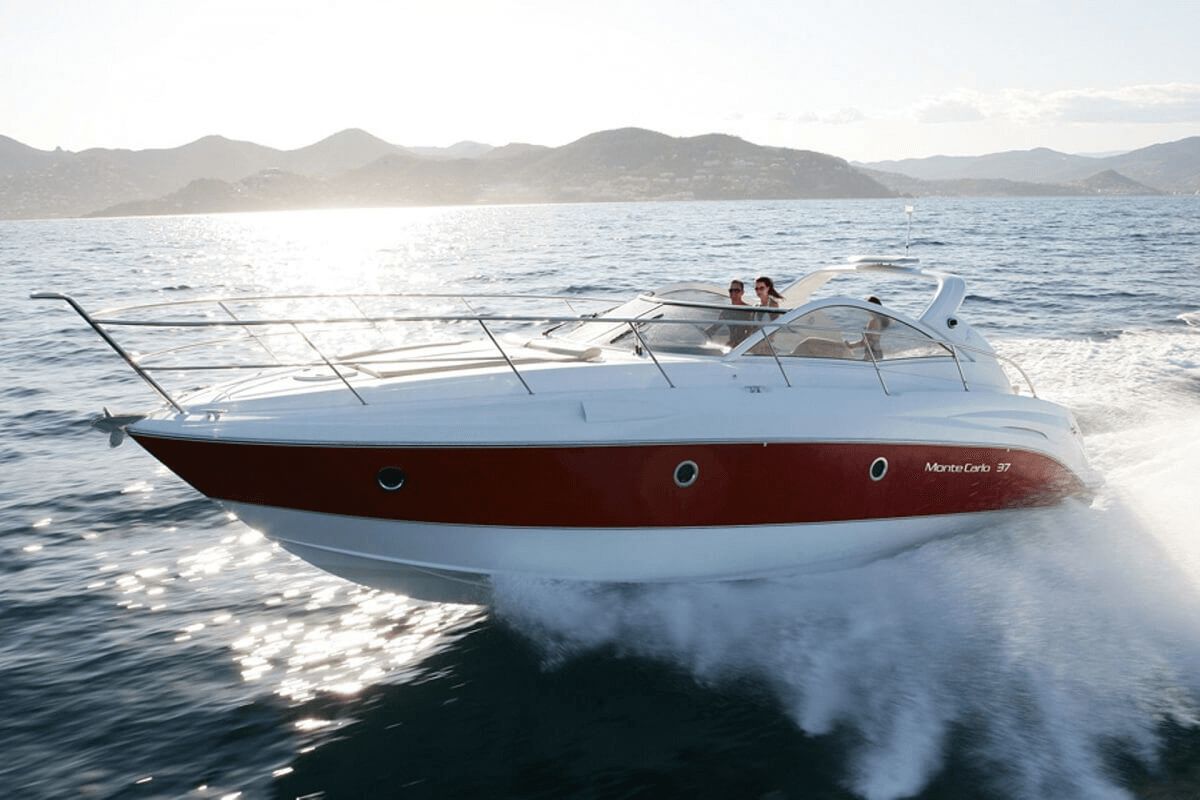  Yacht charter Beneteau Montecarlo 37 Open