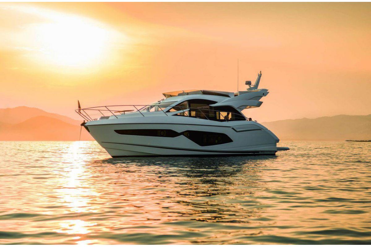 Motorboat rental in Barcelona. Yacht charter Sunseeker Manhattan 52.. Boat rental in Port Olimpic.