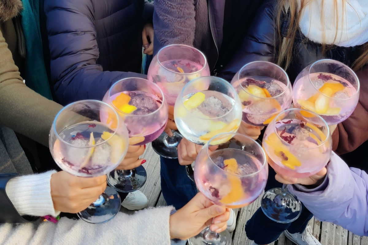 Gin & Tonic workshop and sailing excursion in Barcelona