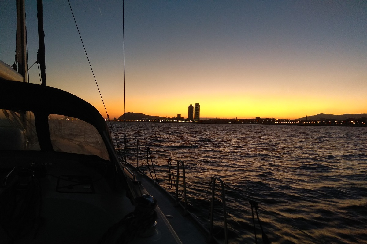 Gin & Tonic workshop and sailing excursion in Barcelona